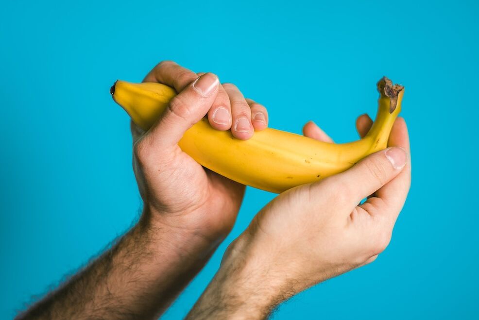 Exercise to increase the penis in the example of a banana